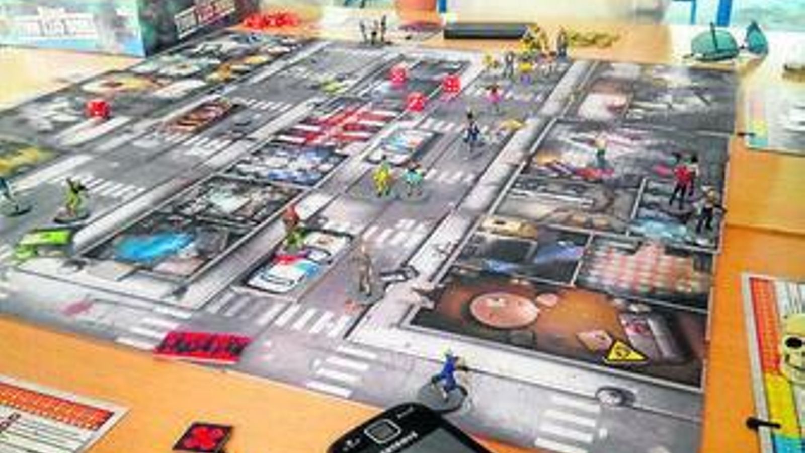 Entretente jugando a algún juego de mesa