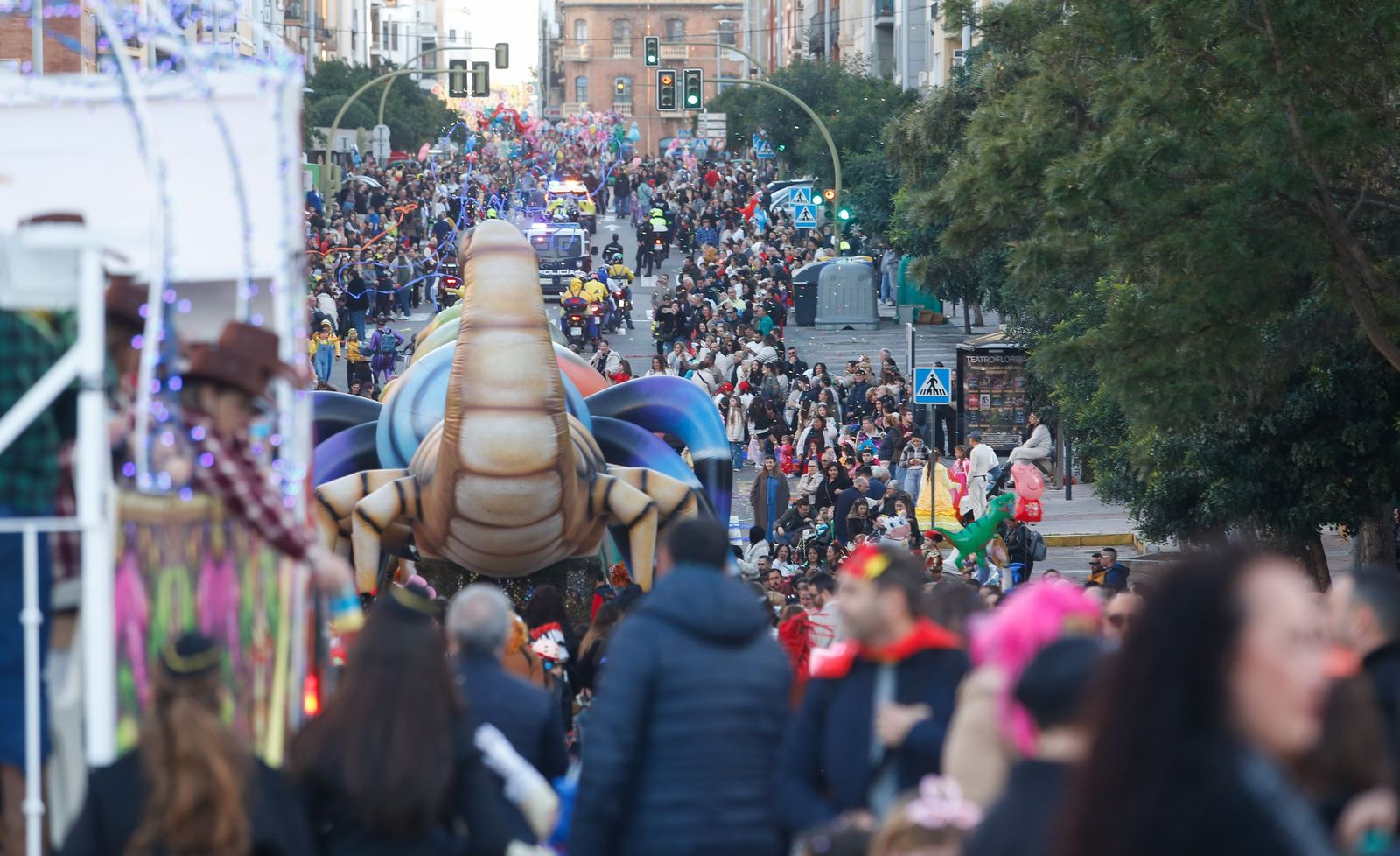 Búscate en las fotos de la cabalgata del Carnaval de Algeciras 2026