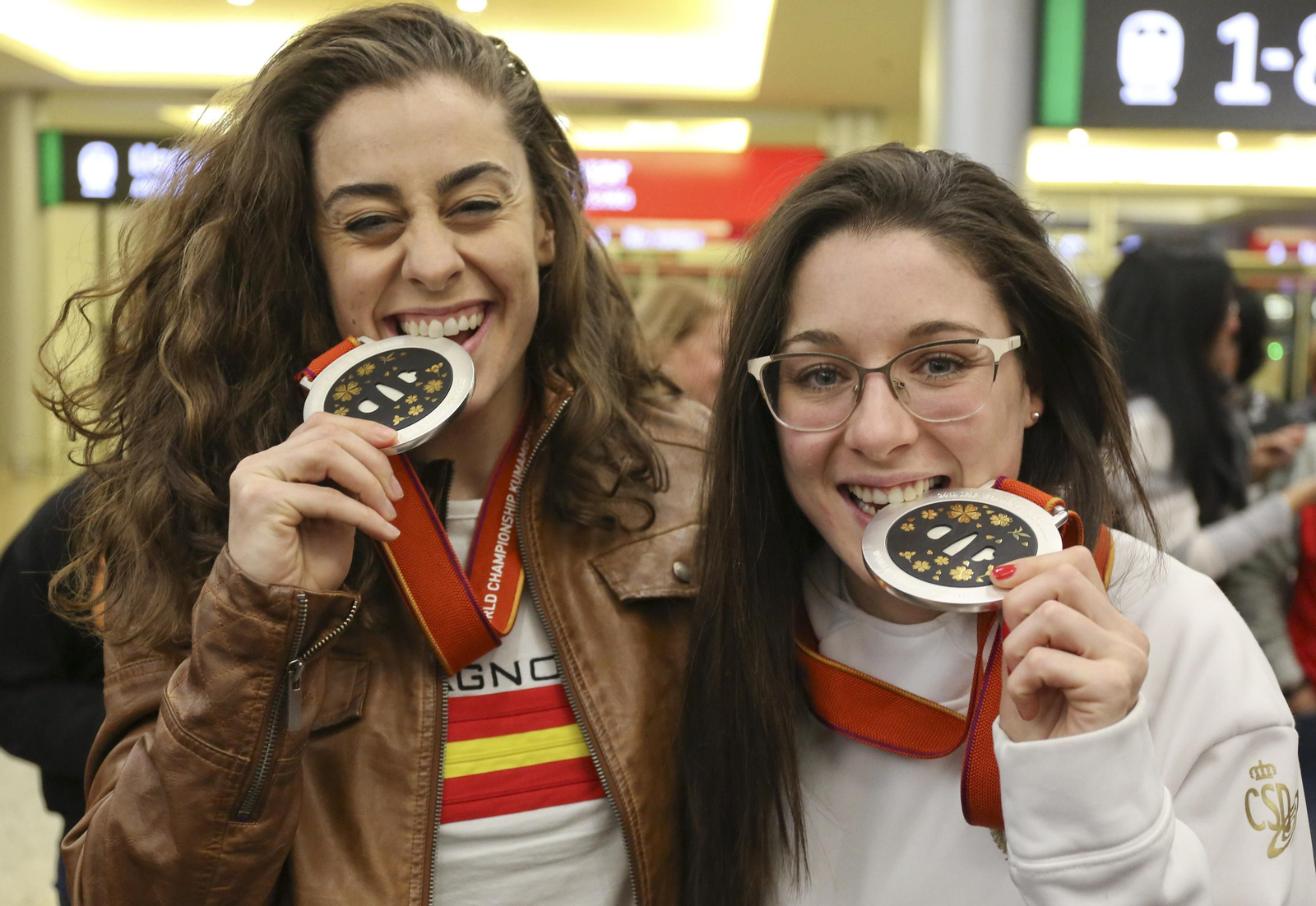 La llegada de Sole y Marta López a Málaga, en fotos