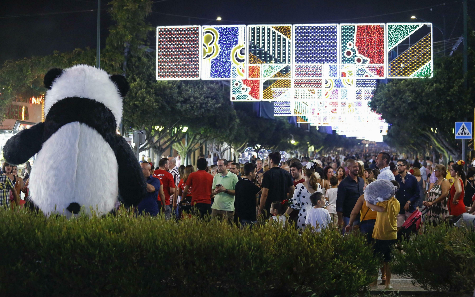 Fotos del cuarto día de Feria de Málaga en el Centro y la noche en el Real