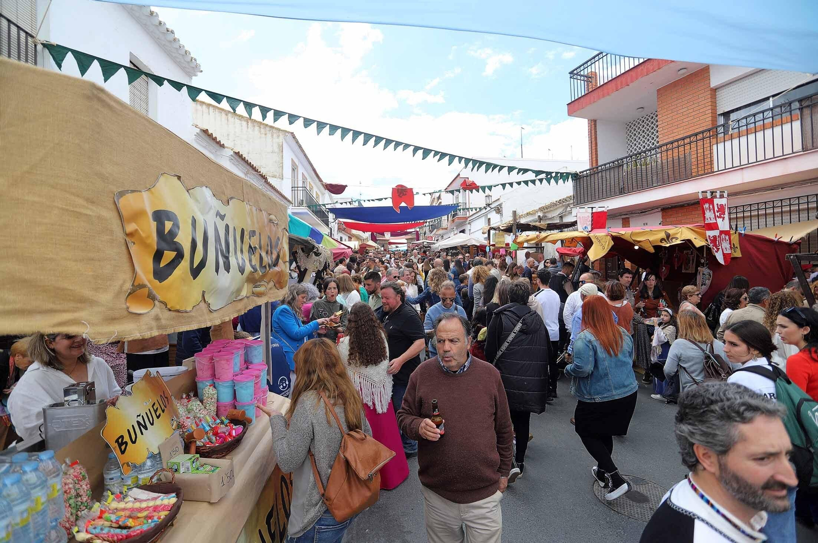 Imágenes del gran ambiente en la Feria Medieval de Palos de la Frontera, Huelva