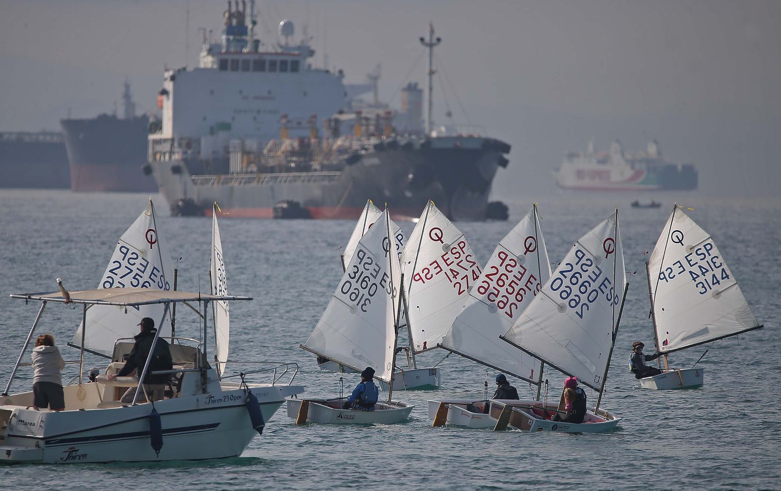 Fotos de la segunda jornada de la Copa de Andalucía de Óptimist en La Línea