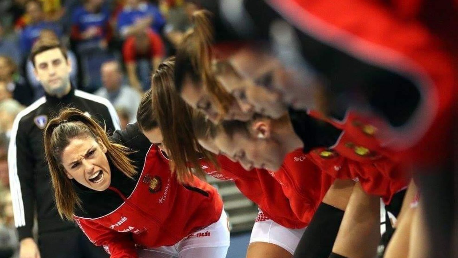 Martín dando una charla con mucho carácter a sus compañeras.