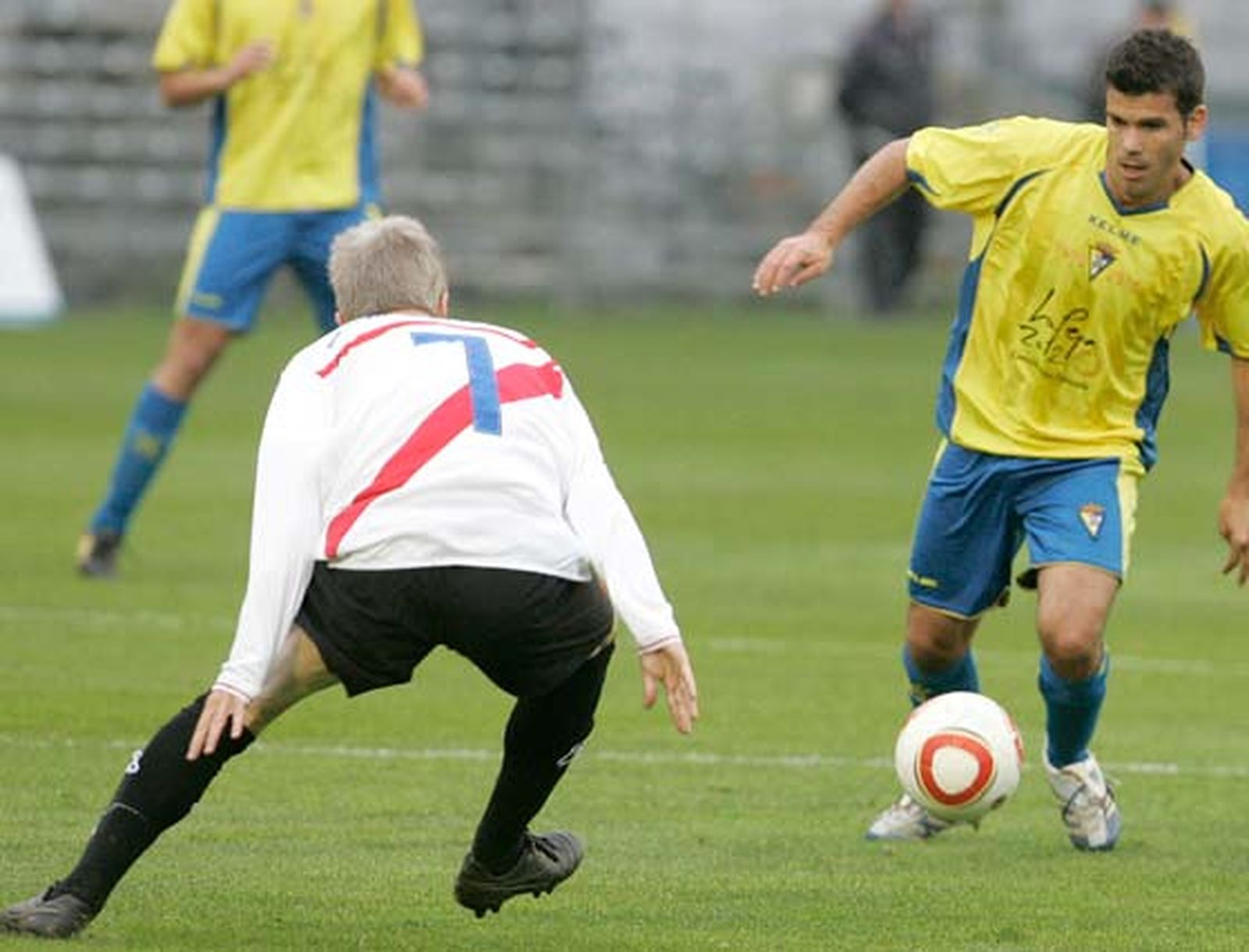 El Cádiz de Jose González,que suma la cuarta victoria consecutiva, somete al filial sevillista en un partido trabado gracias a los goles de Pachón y Enrique

Foto: Jesus Marin