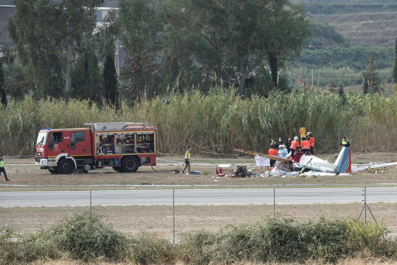 El accidente de una avioneta en Vélez-Málaga, en fotos