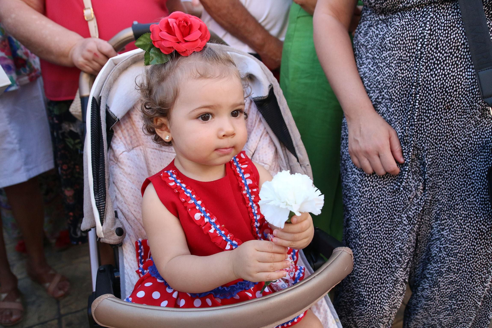 La Batalla de las Flores ha regresado inundando Almería de claveles