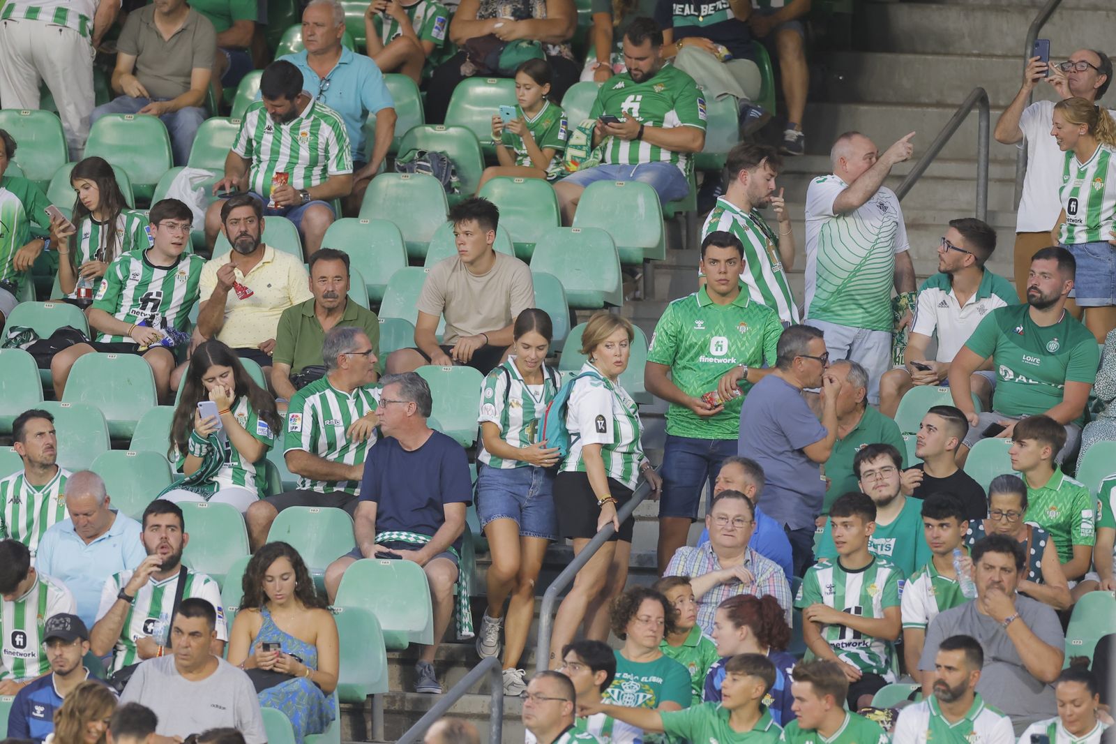 Búscate en las fotos del Betis-Atlético de Madrid