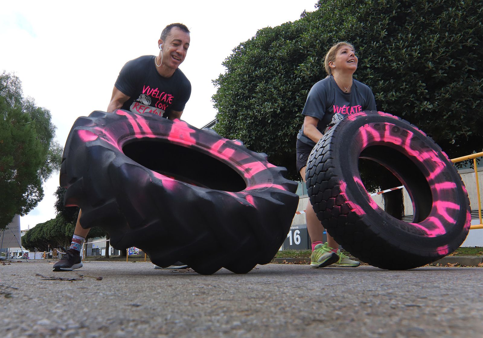 Un momento del reto de Humberto Otero, acompañado en ese momento por otra participante.