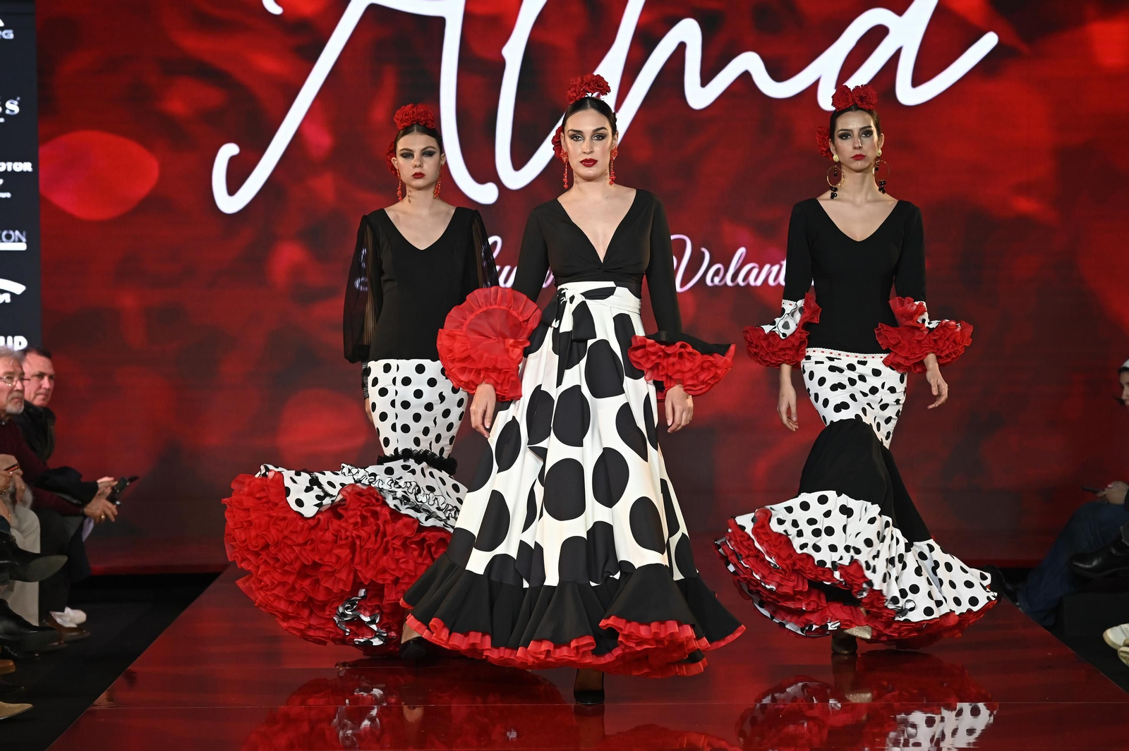 Huelva Flamenca 2025: Desfile De Lunares y Volantes