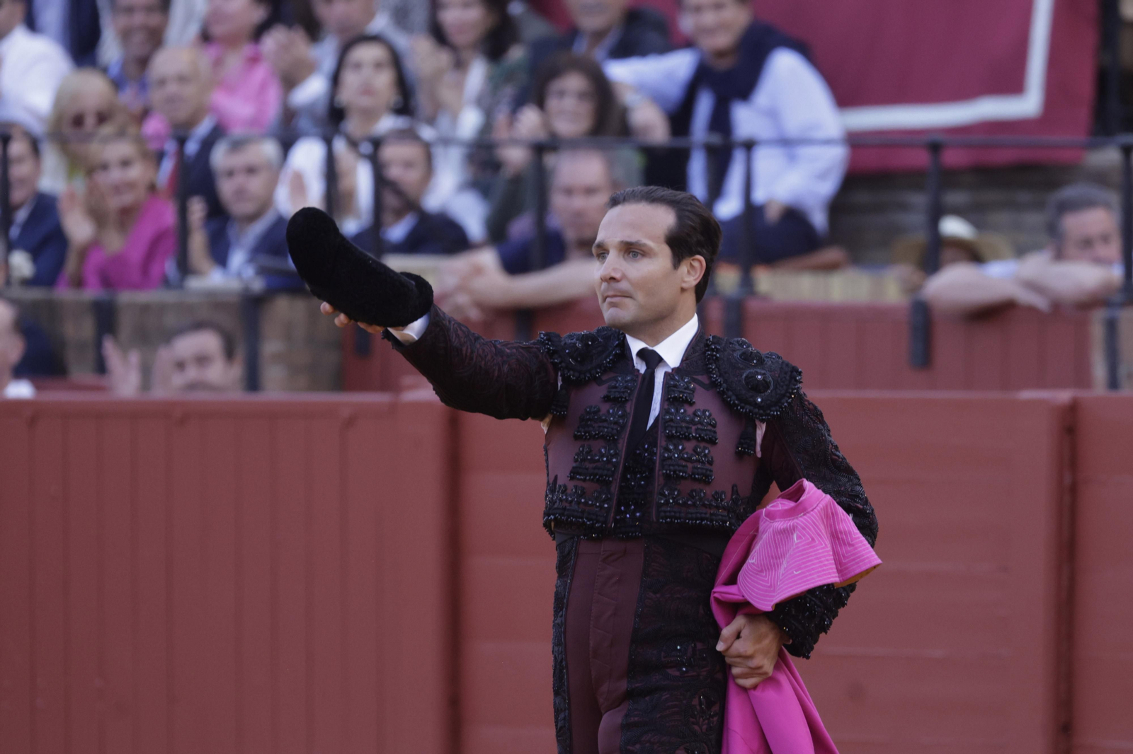 Las imágenes de la quinta corrida de abono en la Maestranza de Sevilla