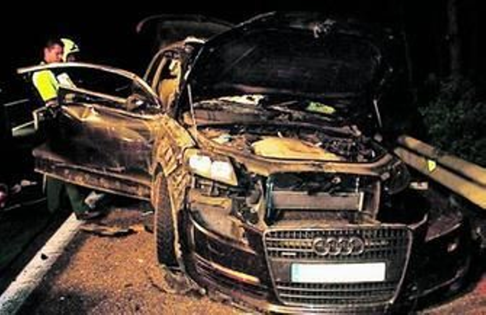 La fotografía muestra el estado en el que quedó el todoterreno de los ganaderos fallecidos Luis Núñez Moreno de Guerra y su hijo Luis Núñez.