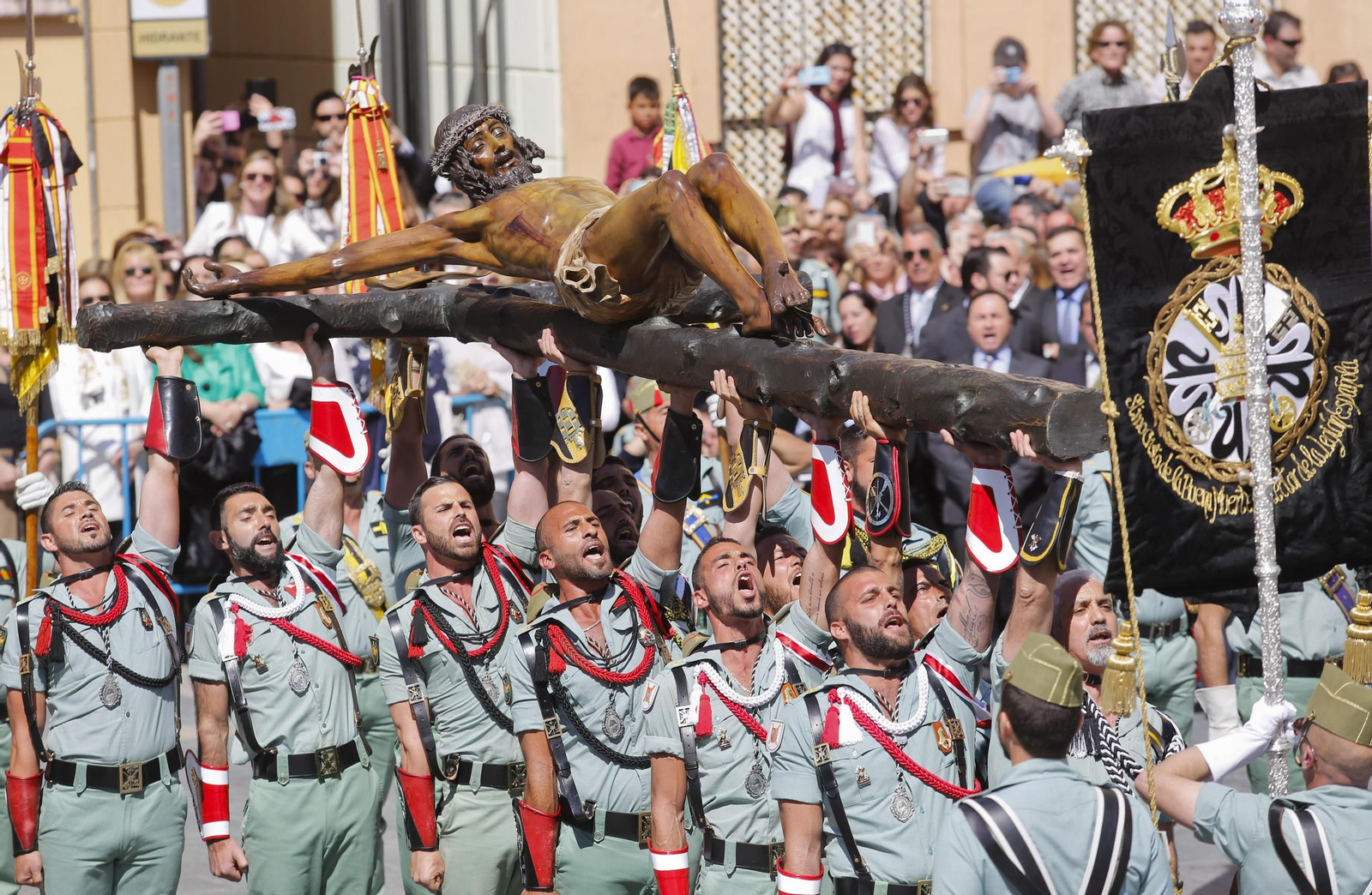 Legionarios durante la procesión del Cristo de la Buena Muerte.