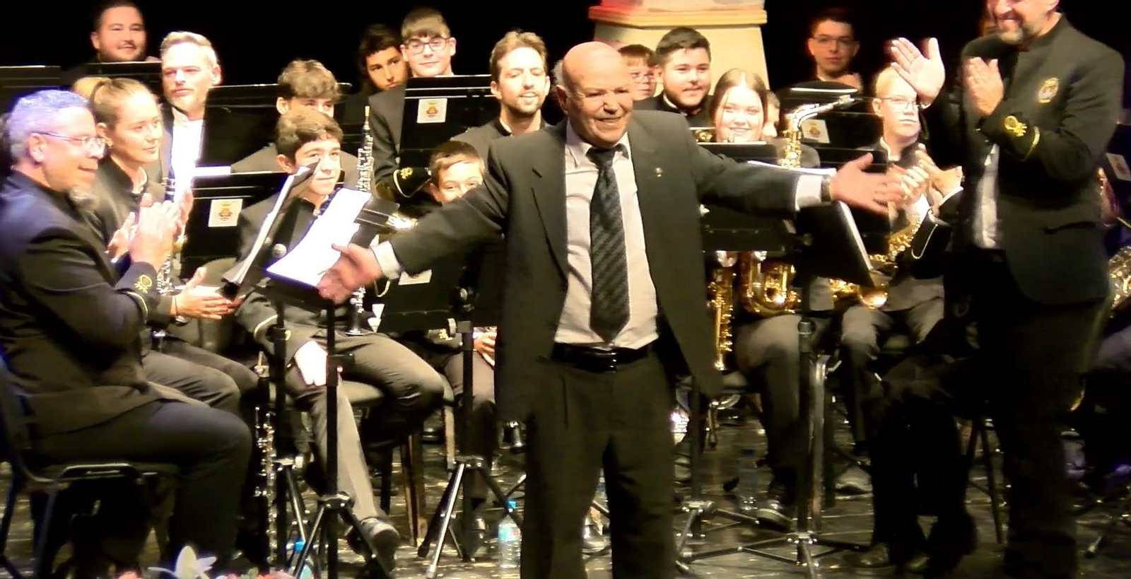 Manuel Reiné, tas la interpretación del pasodoble que le homenajea. Manuel Reiné, tas la interpretación del pasodoble que le homenajea.