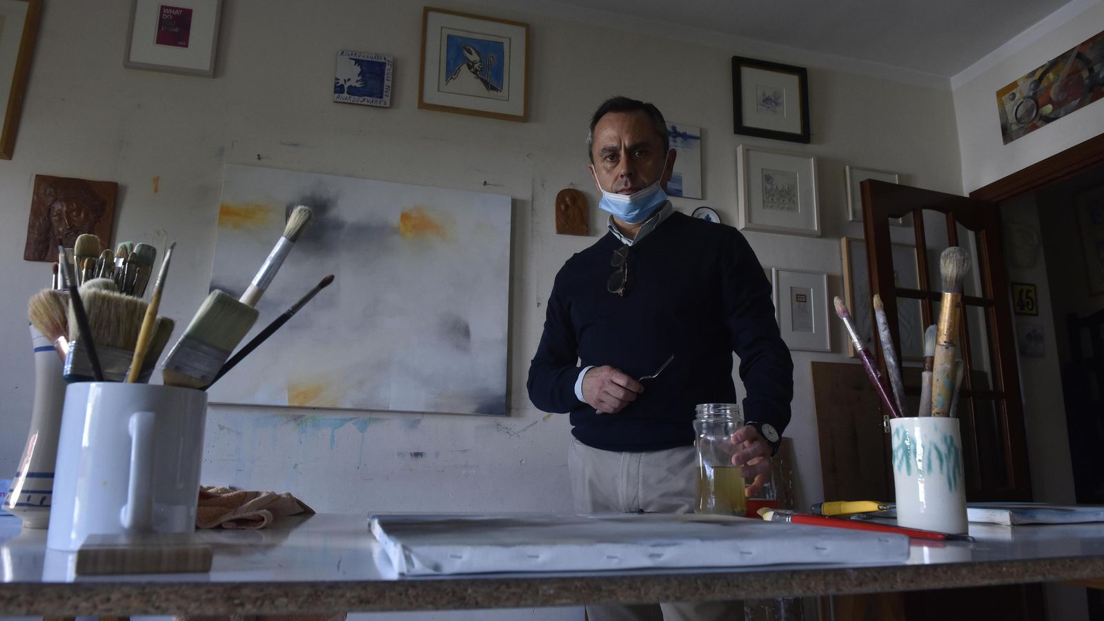 Ricardo Suárez en su estudio