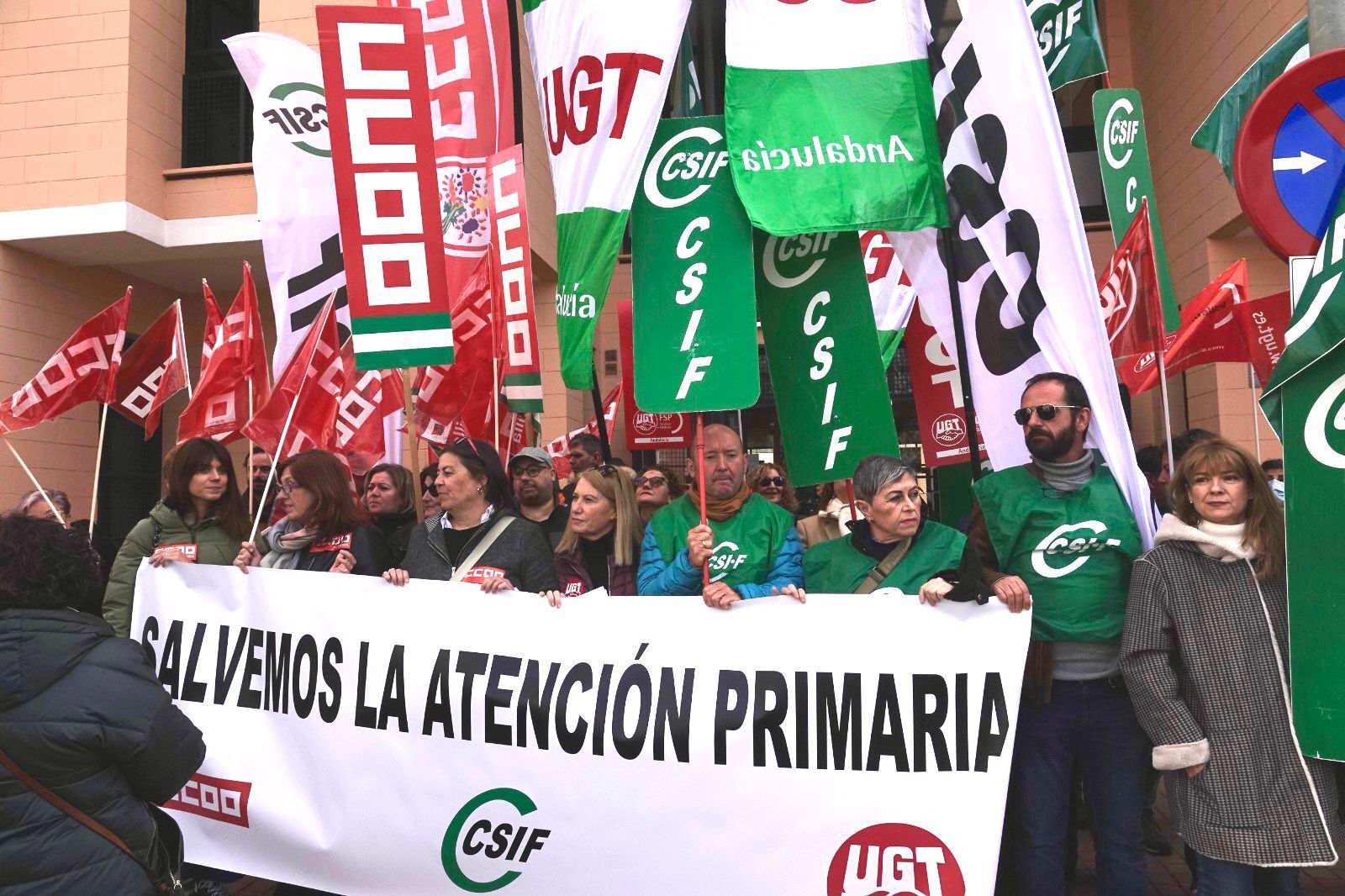 Protesta frente al Centro de Salud de Ciudad Jardín ante el "colapso" de la Atención Primaria