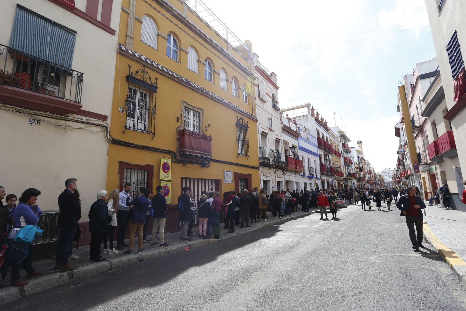 Colas en los templos a la espera de la Madrugá