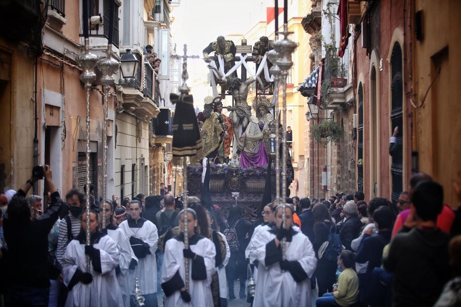 Las imágenes de la cofradía del Descendimiento en la Semana Santa de Cádiz 2022