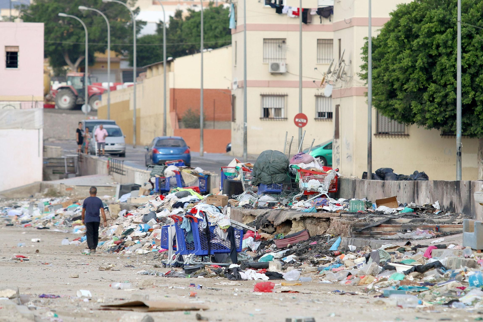Las imágenes de la basura producida por el mercadillo de El Puche