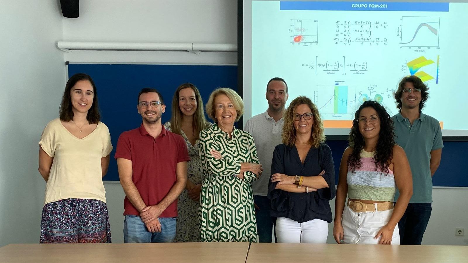 M. Rosa con su grupo de investigación FQM-201 de la Universidad de Cádiz del cual es la responsable.