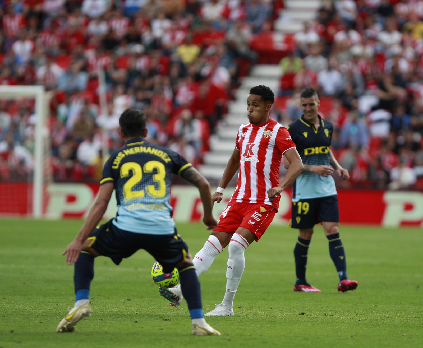 Imágenes del partido de la Liga Santander U.D. Almería-Cádiz C.F.