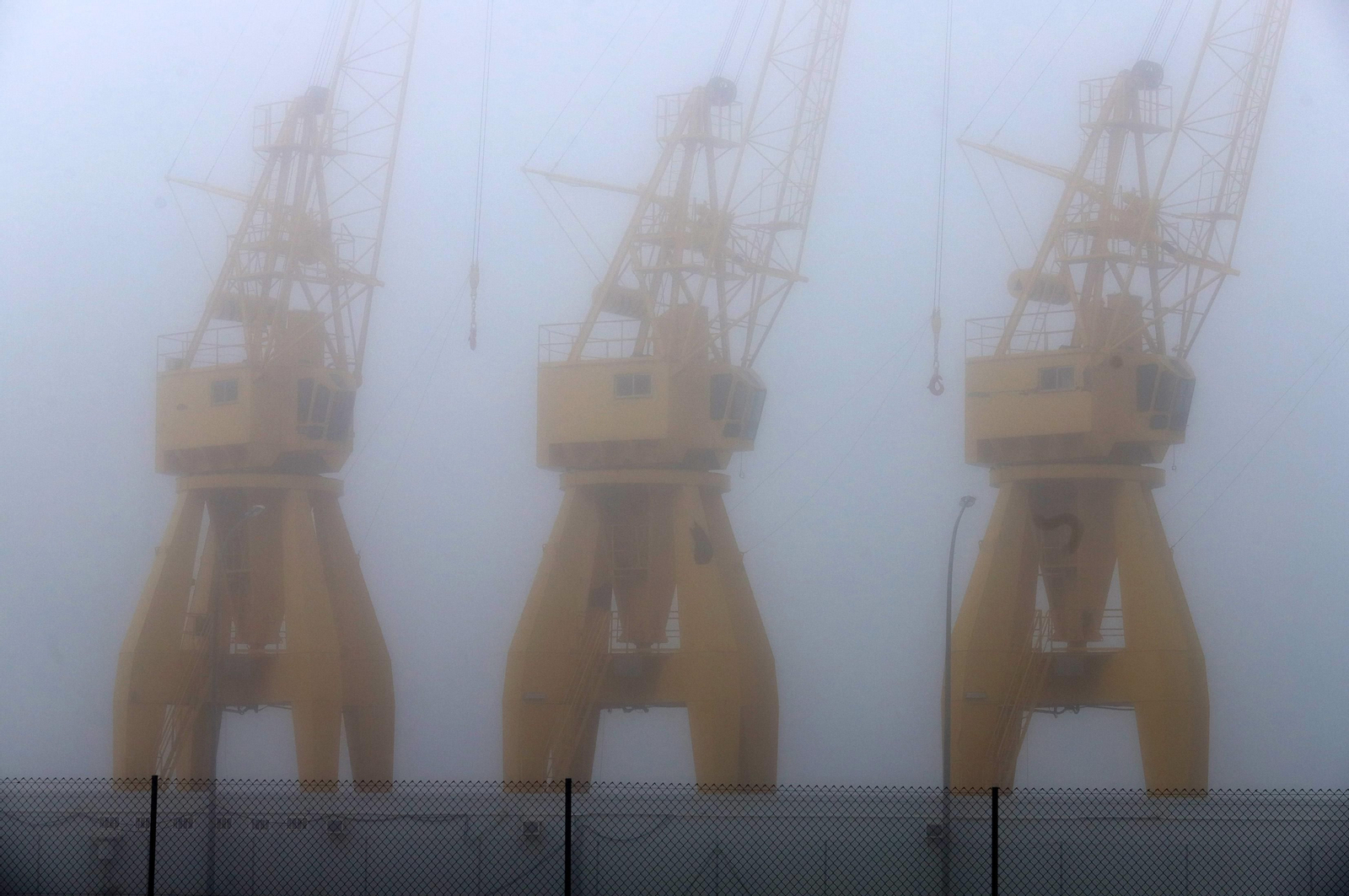 Imágenes de la mañana de niebla en Huelva