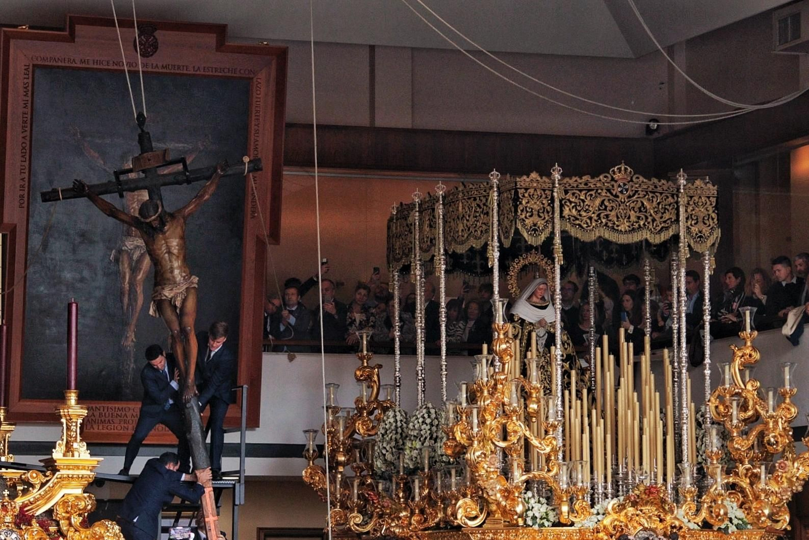 Las fotos de la Legión en el traslado del Cristo de Mena en Málaga este Jueves Santo Las fotos de la Legión en el traslado del Cristo de Mena en Málaga este Jueves Santo