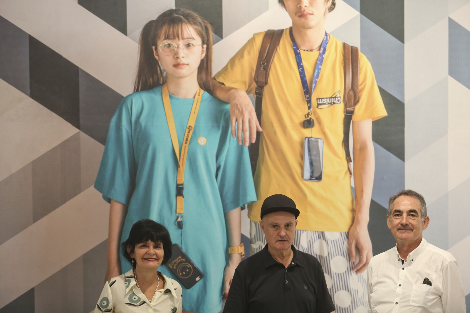 Tecla Lumbreras, Miguel Trillo y Alfredo Viñas en la sala del Rectorado.