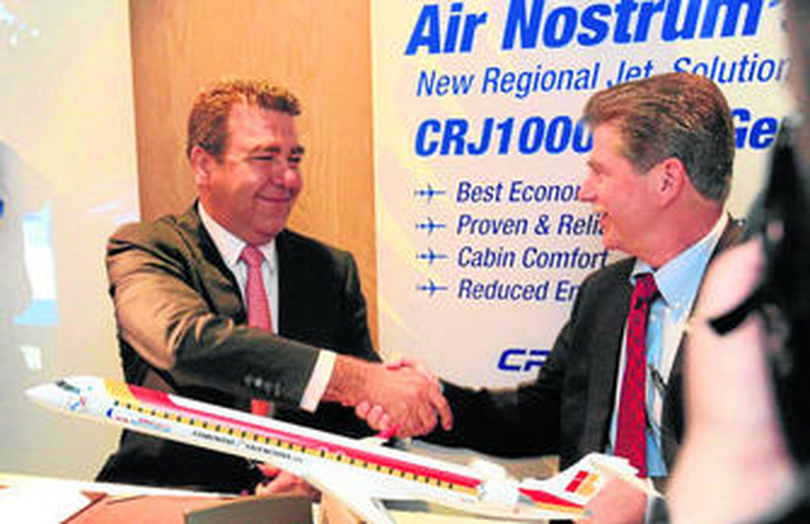 La compañía Air Nostrum compró a Bombardier quince naves modelo CRJ1000 el 14 de junio de 2009.