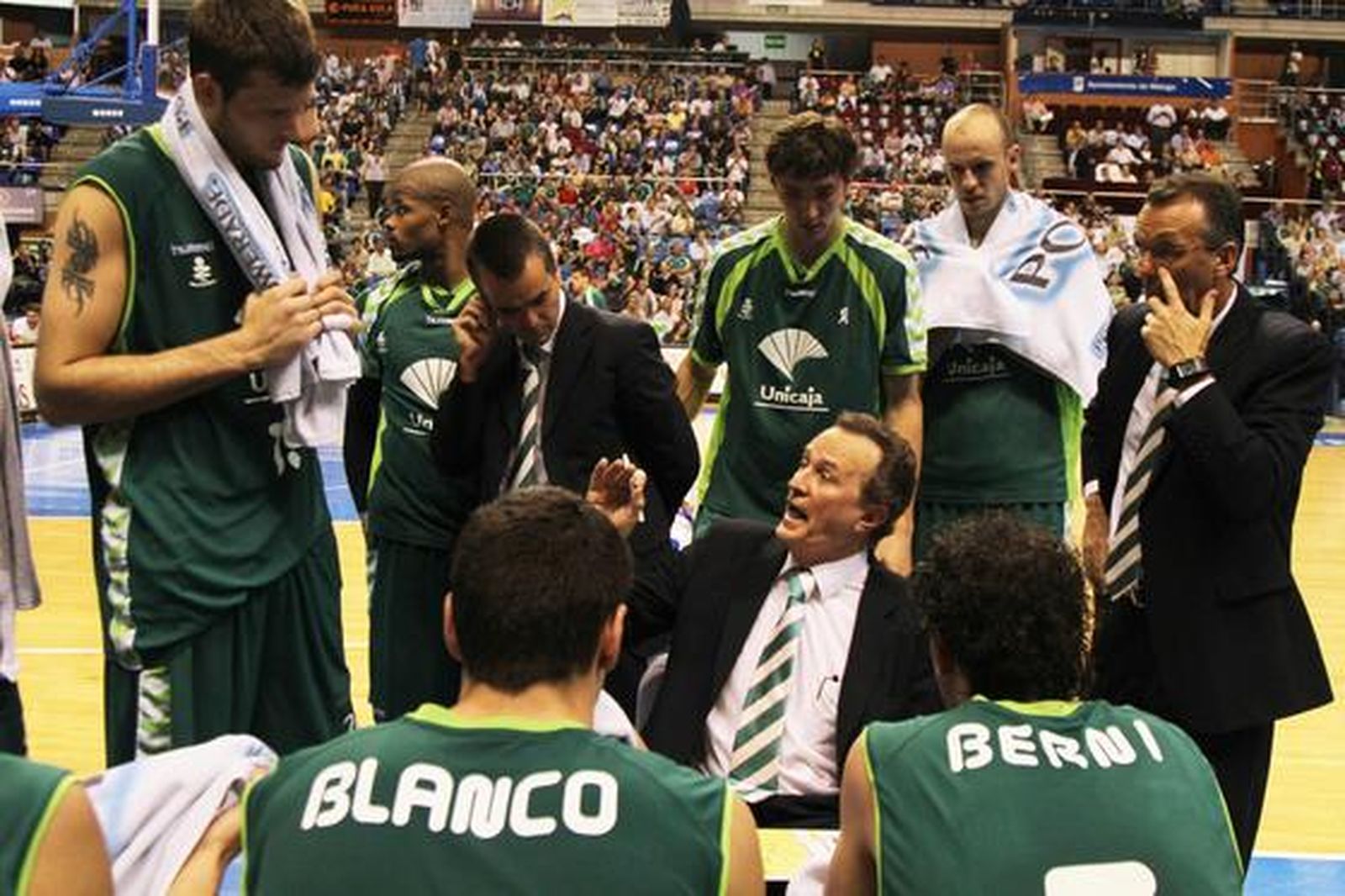 El Unicaja saca la visa virtual para los 'play off' por el título con una convincente victoria ante el Blancos de Rueda (88-58).