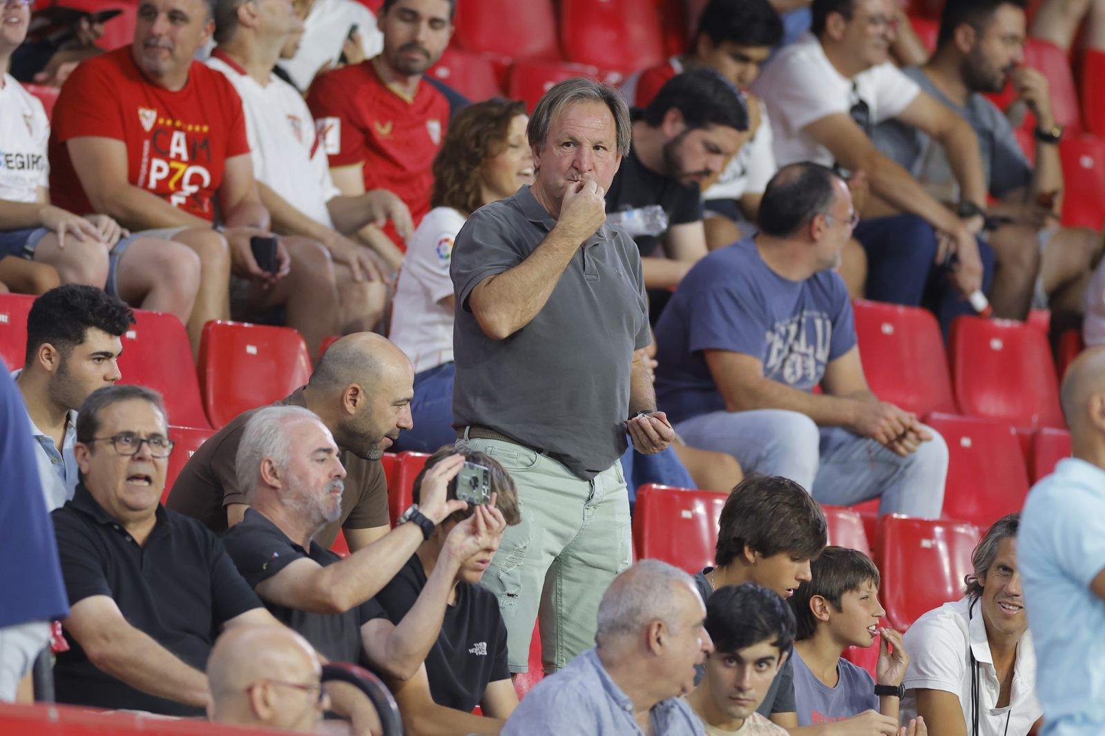 Búscate en las fotos del Sevilla fc-Girona