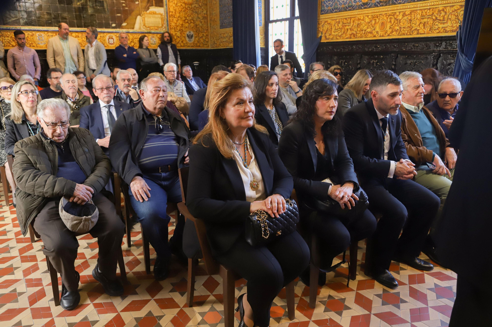 Imágenes de la capilla ardiente de Ernesto Delgado instalado en el Salón de Plenos del Ayuntamiento de Algeciras