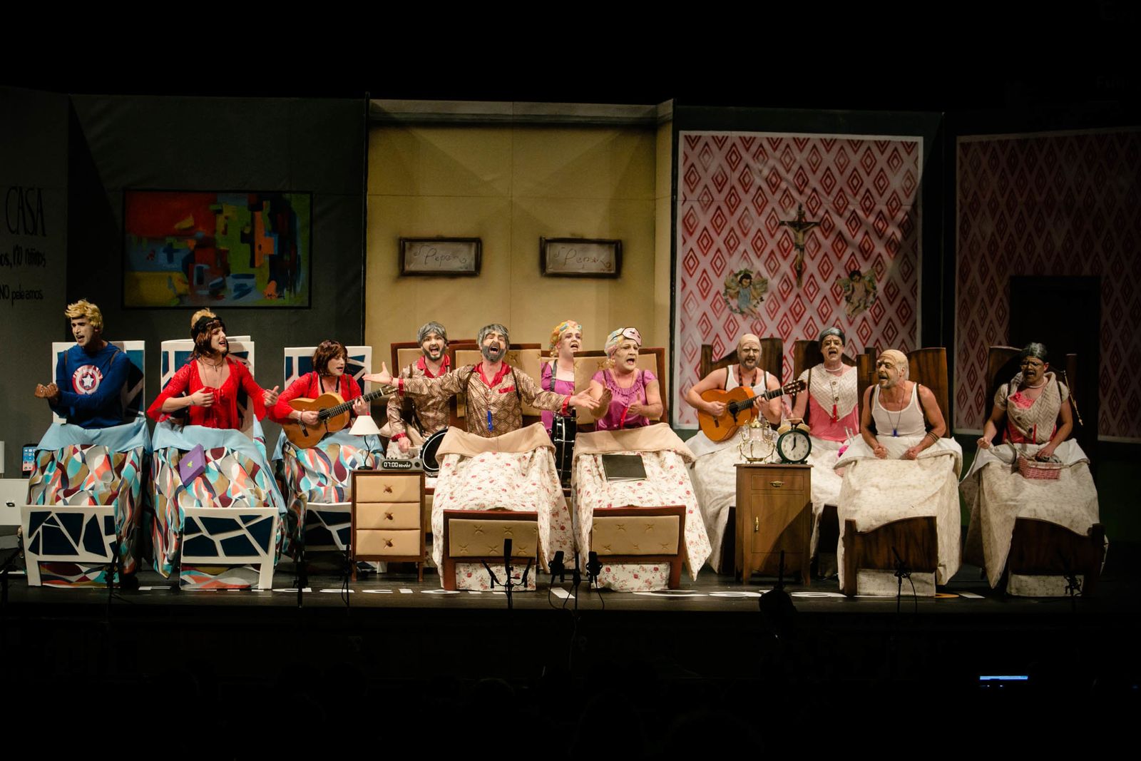 La chirigota "Tú de izquierdas y yo de derechas"