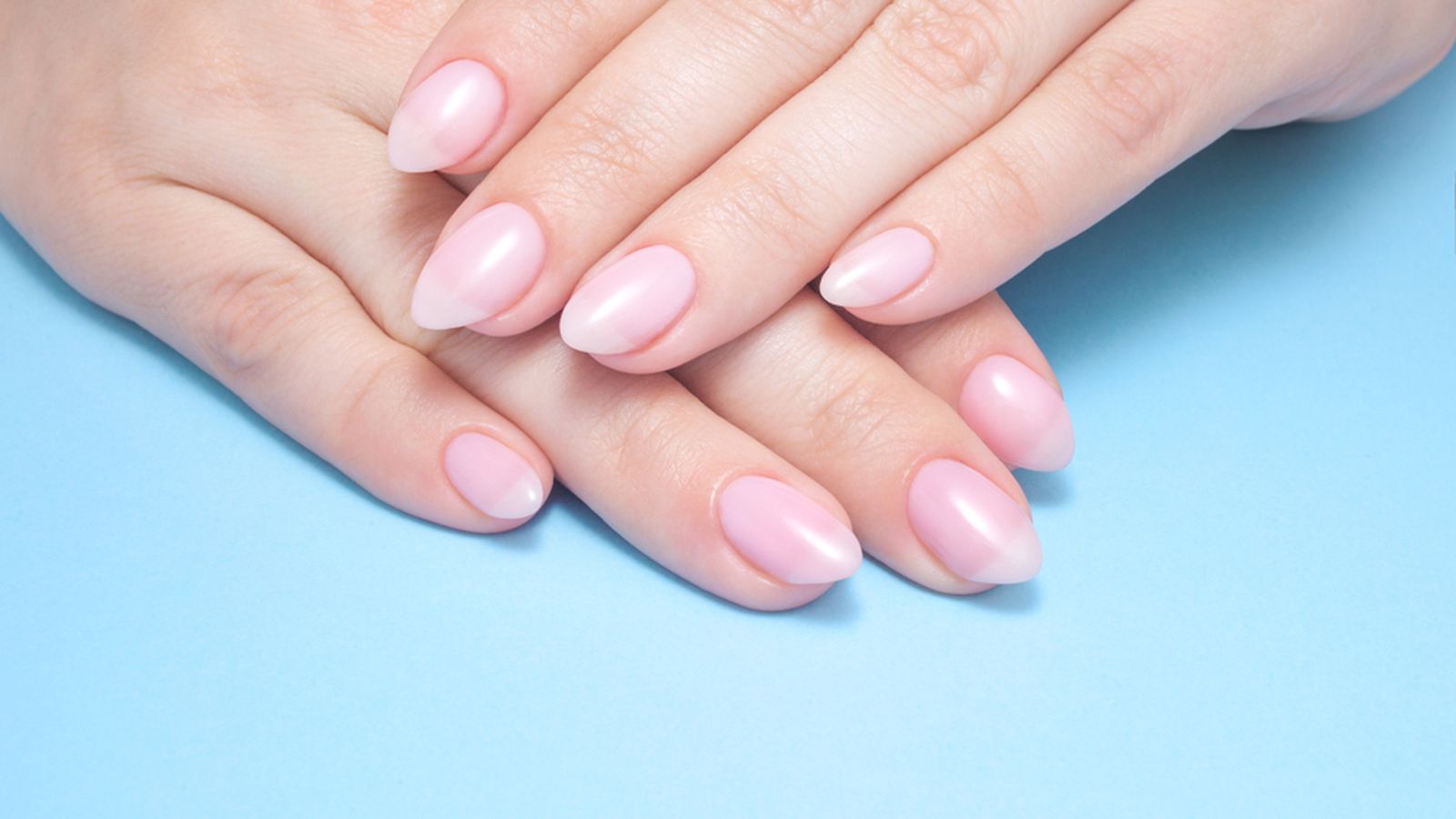 Las uñas al natural ofrecen un acabado muy pulido.