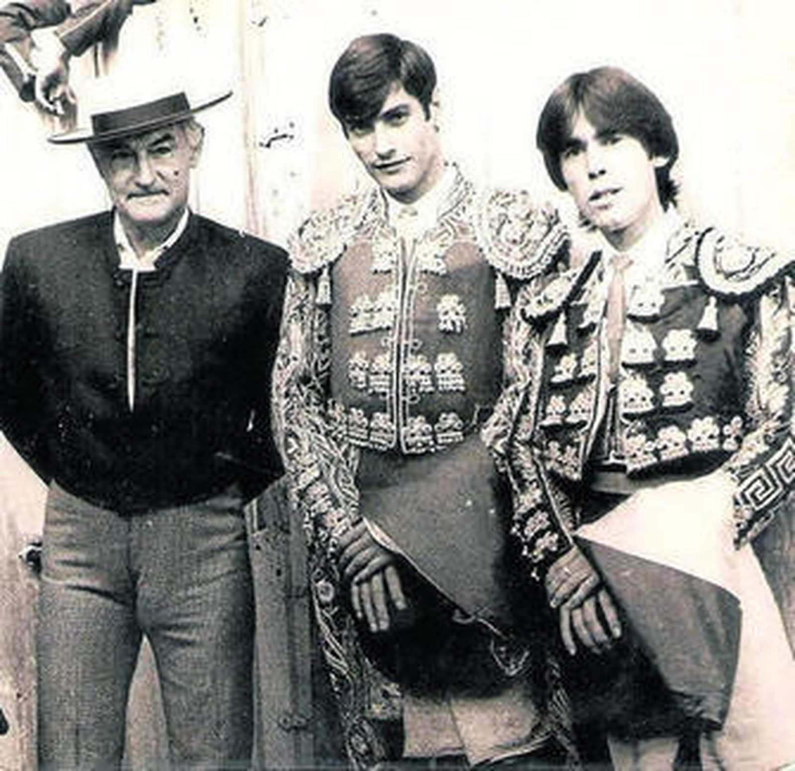 Paco Cossío, Miguel Ariza y Antonio Puerto, en la Plaza Real.
