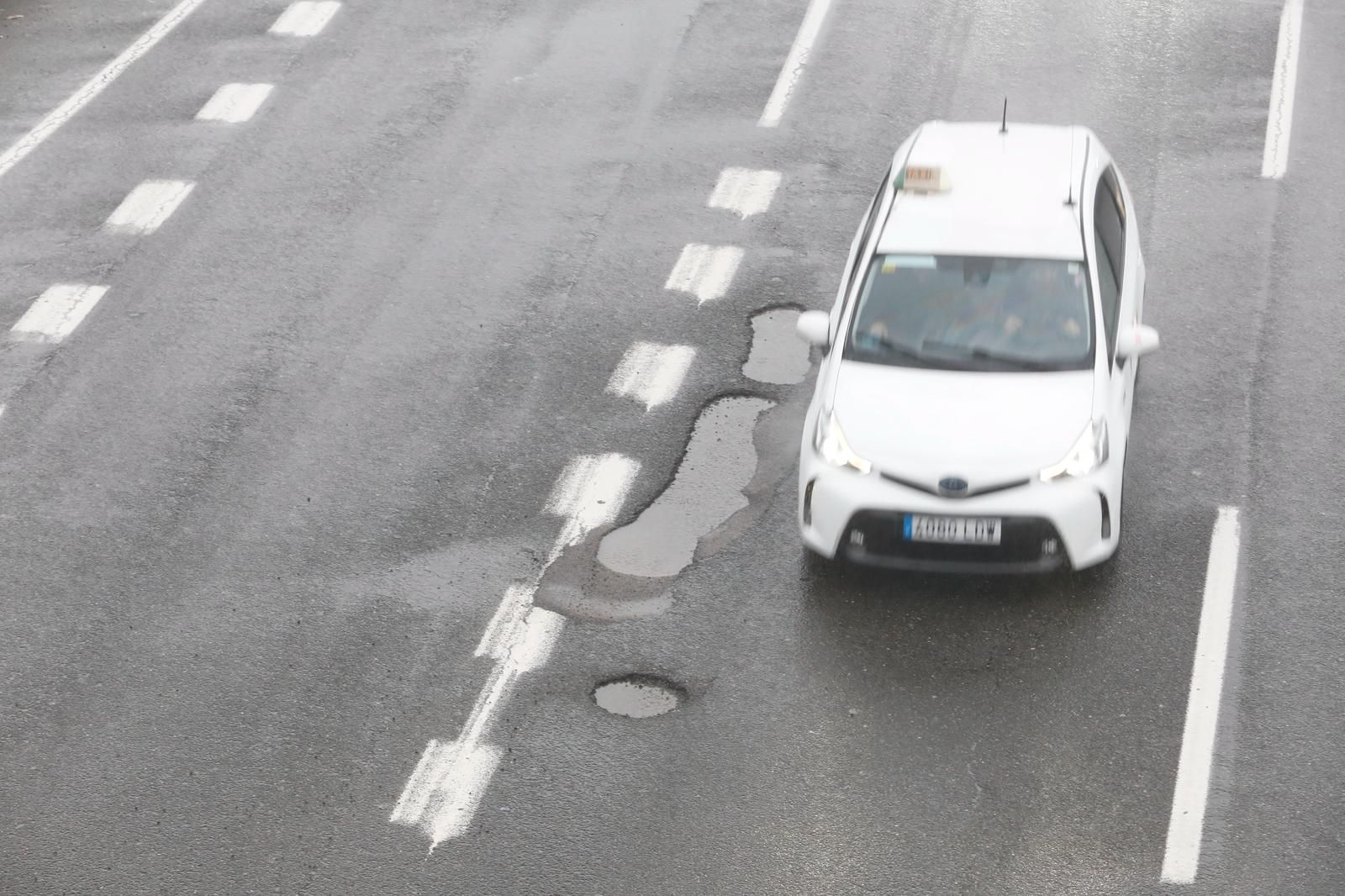 Socavones en la A-7.