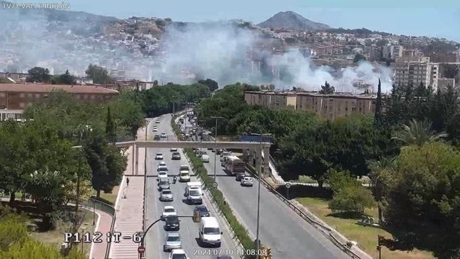 El fuego causa una gran humareda El fuego causa una gran humareda