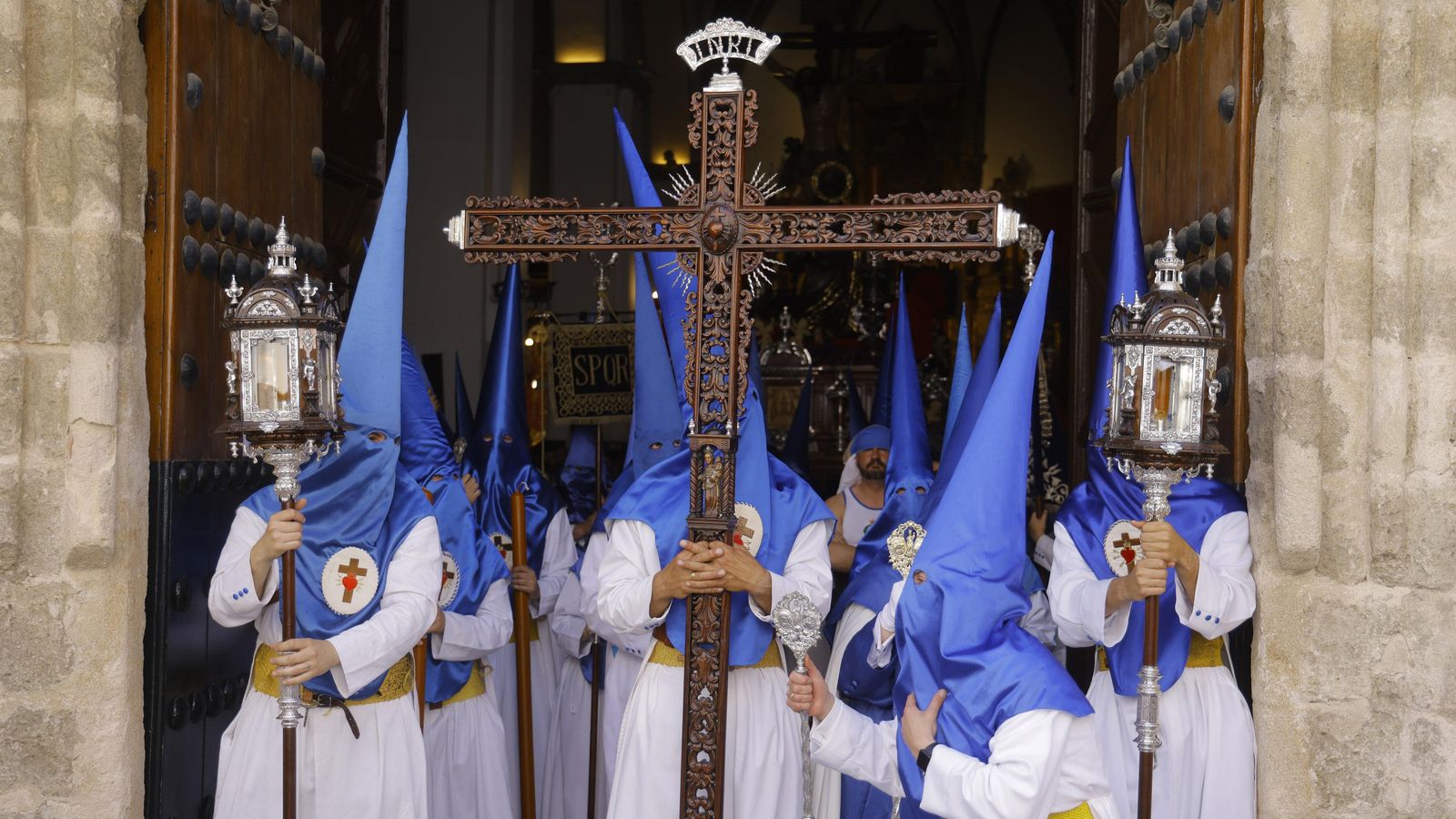 La cruz de guía, en la puerta de San Julián.