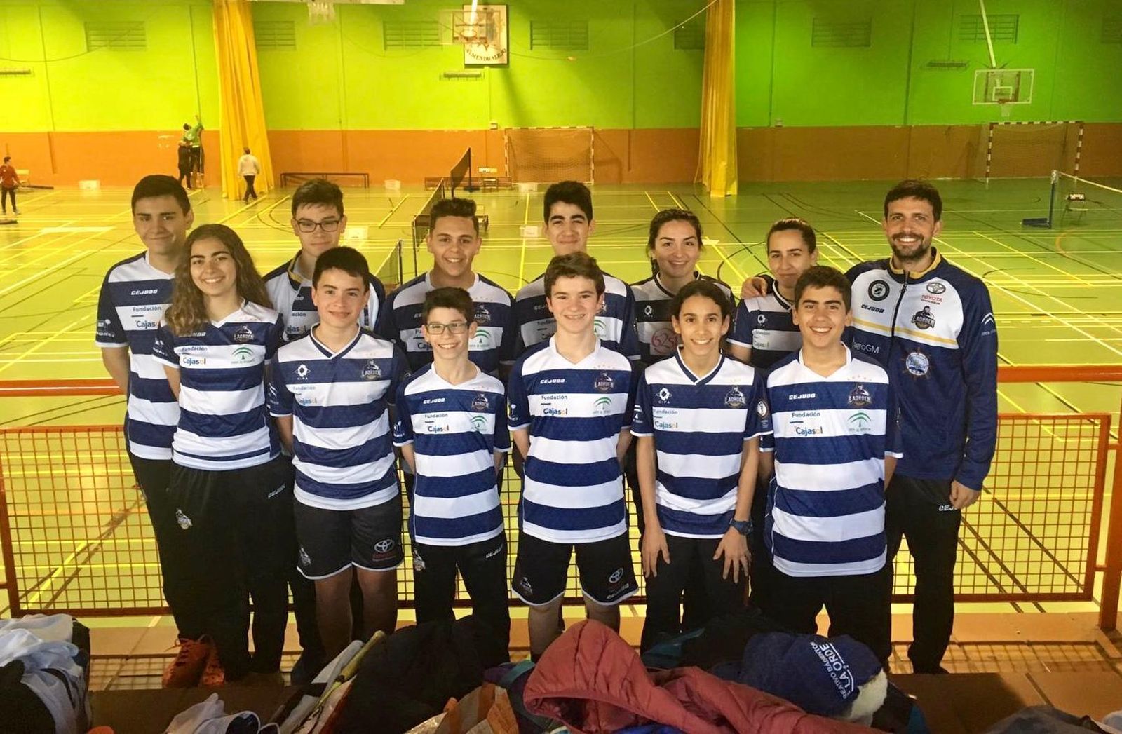 Jugadores albiazules posan tras un torneo.