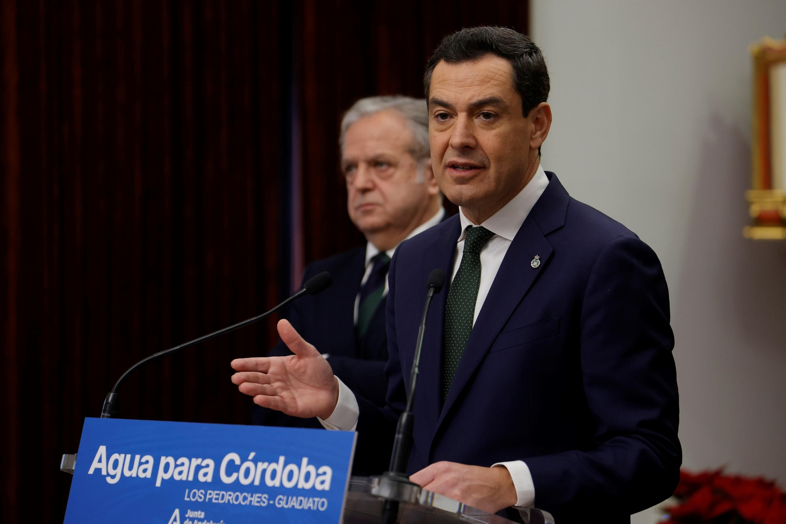 La visita de Juanma Moreno a la Diputación de Córdoba, en imágenes