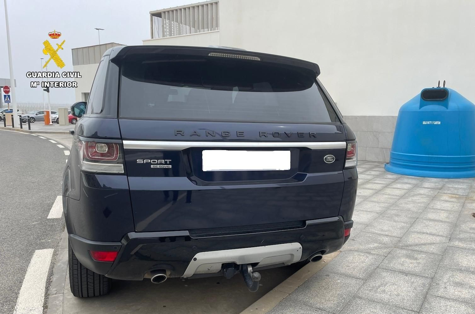 Uno de los vehículos de alta gama intervenidos en Tarifa, un 'Range Rover' Uno de los vehículos de alta gama intervenidos en Tarifa, un 'Range Rover'