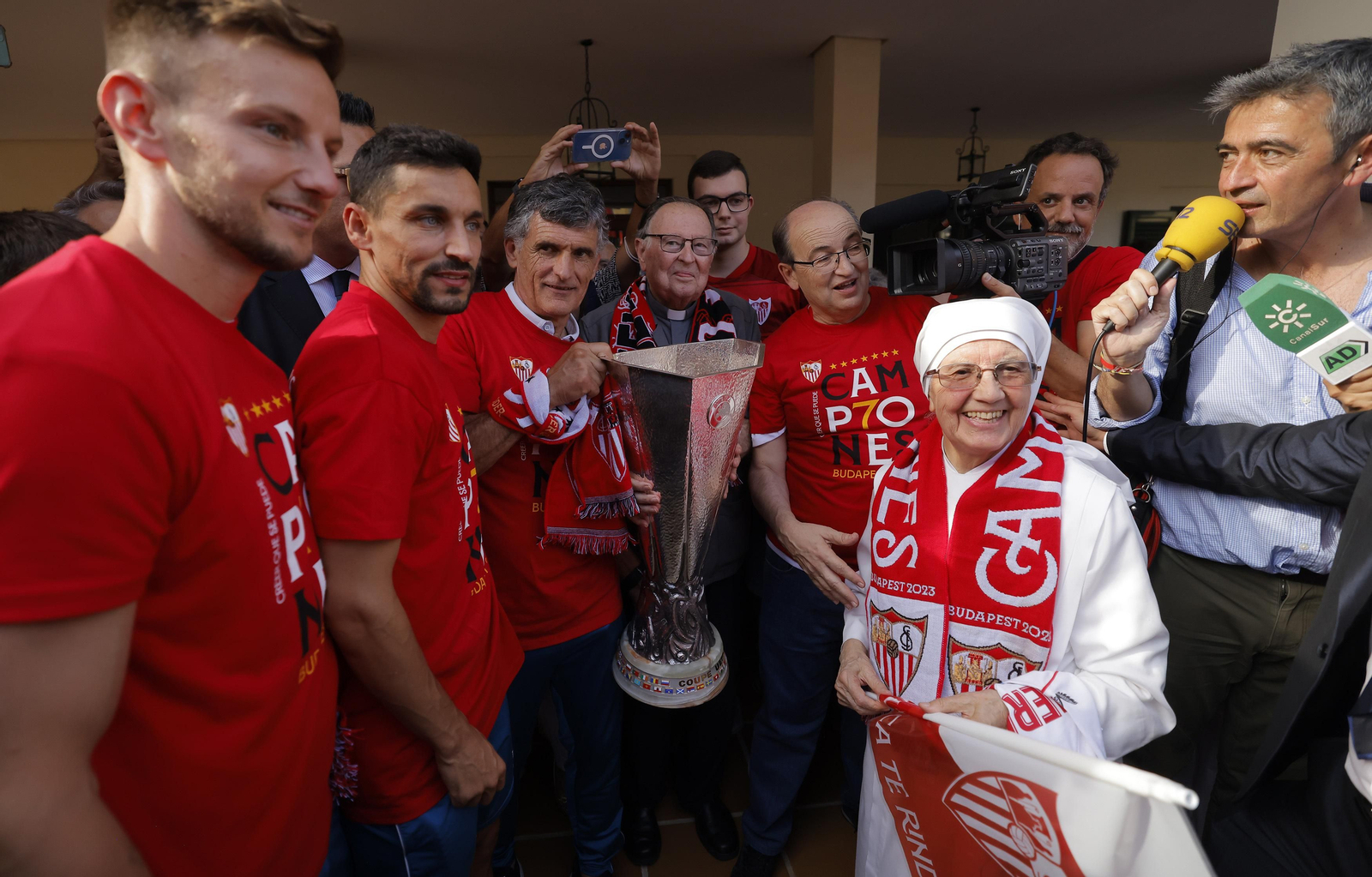 Las imágenes del Sevilla fc por las calles de Sevilla como campeón de la Europa League