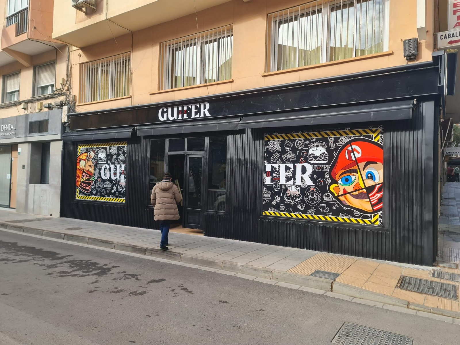 Hamburguesería Guifer 2.0, en la Plaza Santa Rita de Almería.