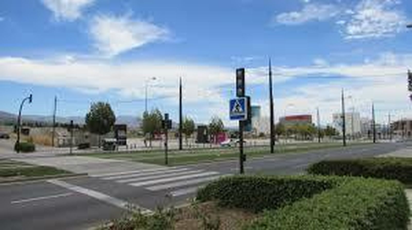 El accidente tuvo lugar en la calle Torre de Comares.