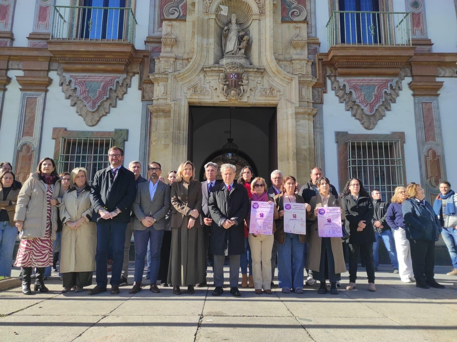 Concentración silenciosa con motivo del 25N en la Diputación de Córdoba.