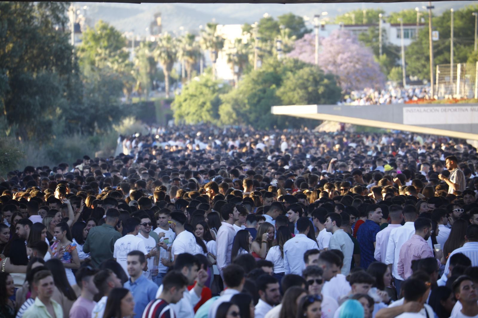 Feria de Córdoba: Las imágenes del botellón multitudinario, en imágenes
