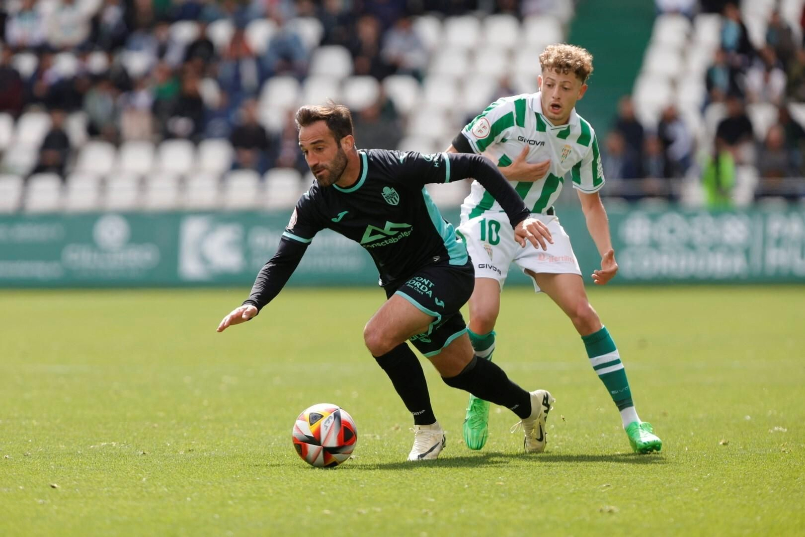 Las mejores fotos del ambiente en el Córdoba CF - Atlético Baleares en El Arcángel