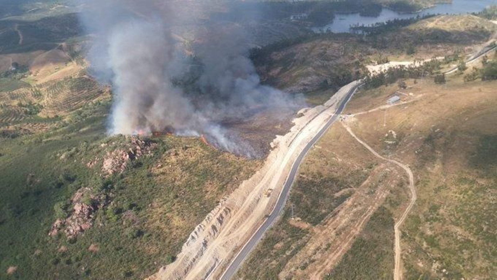 Incendio forestal en Almonaster.