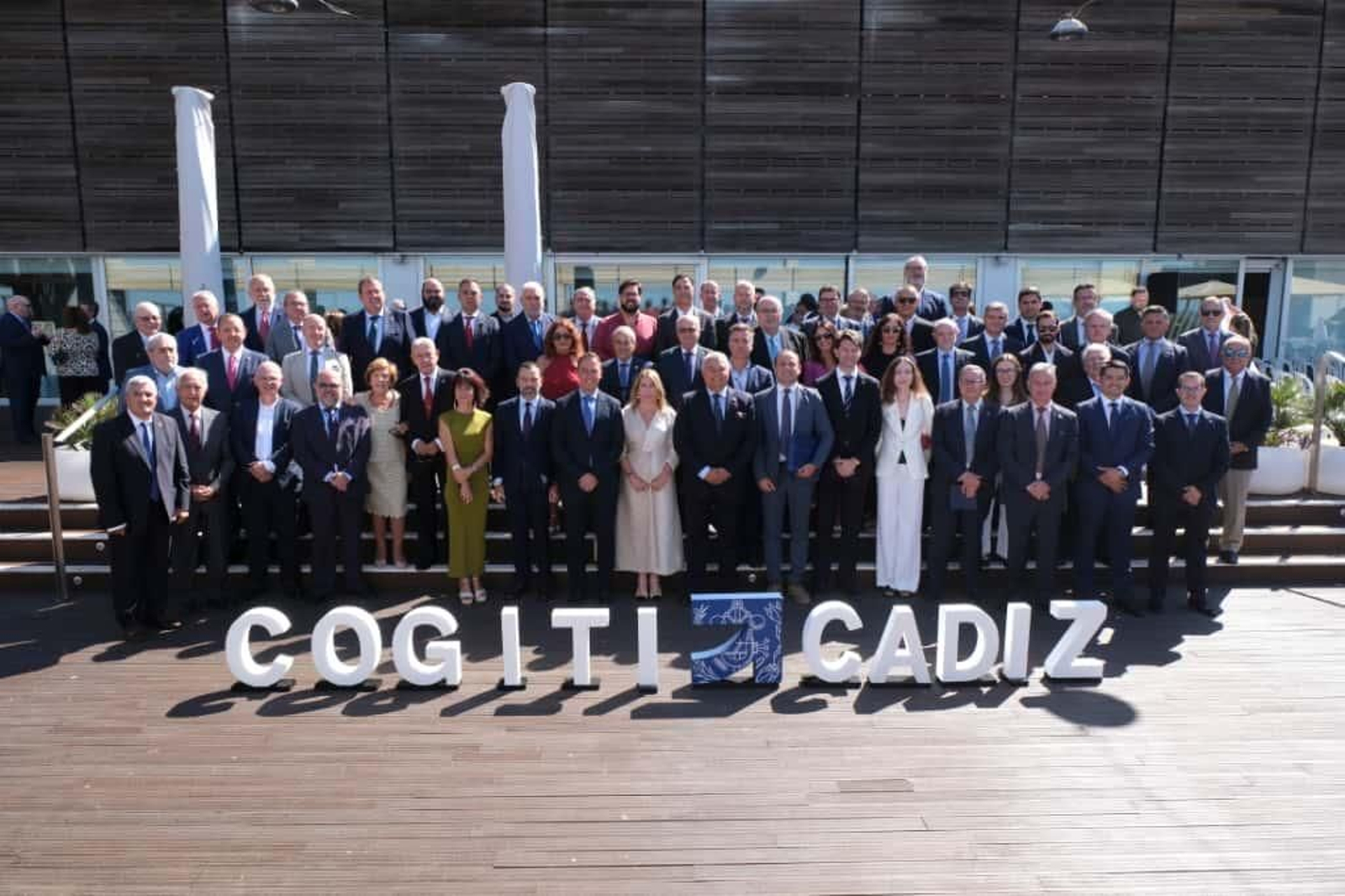 Foto de familia de los premios Ingenio Gaditano de COGITI Cádiz.