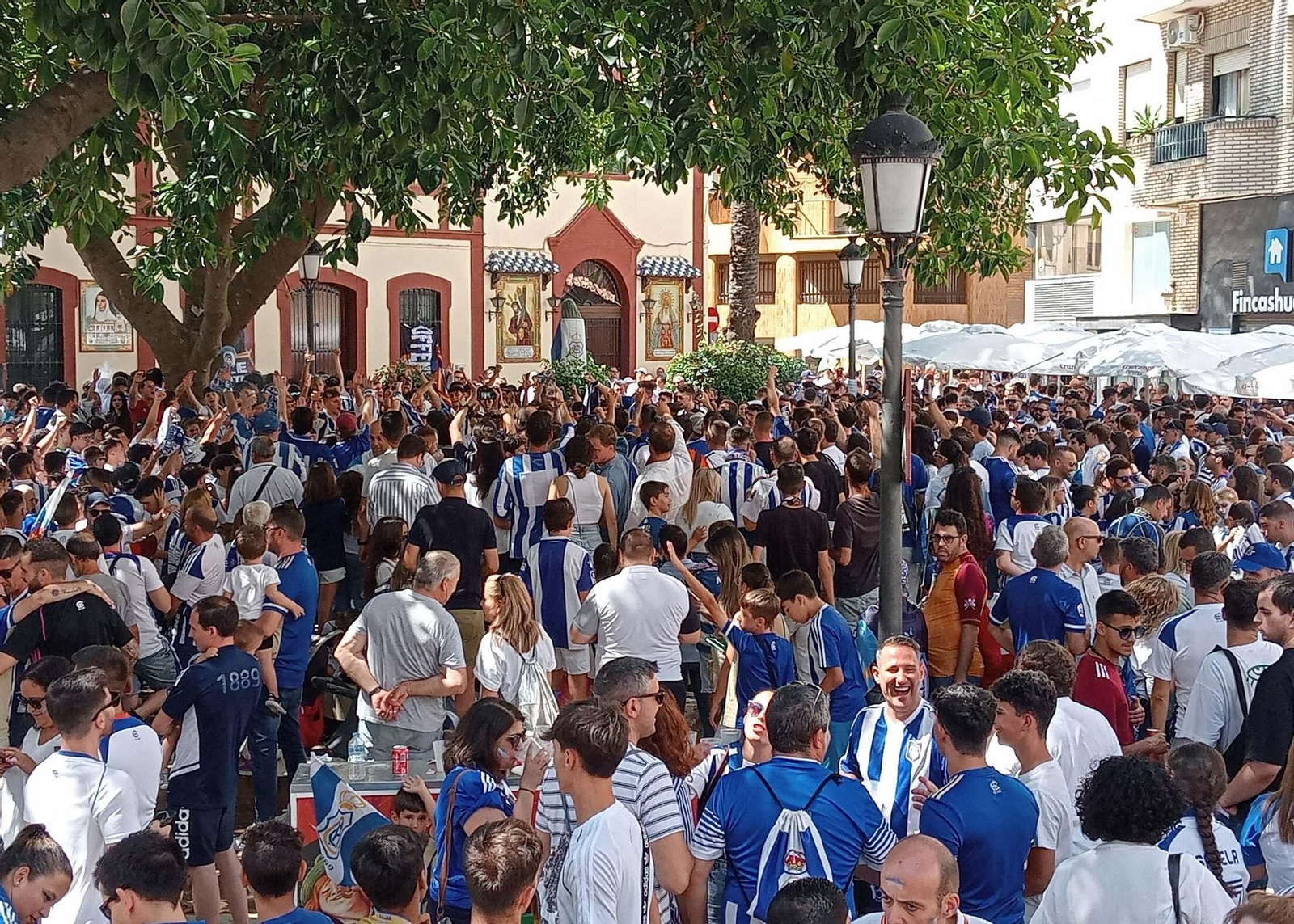 Imágenes del ambiente previo al Recre-Cacereño