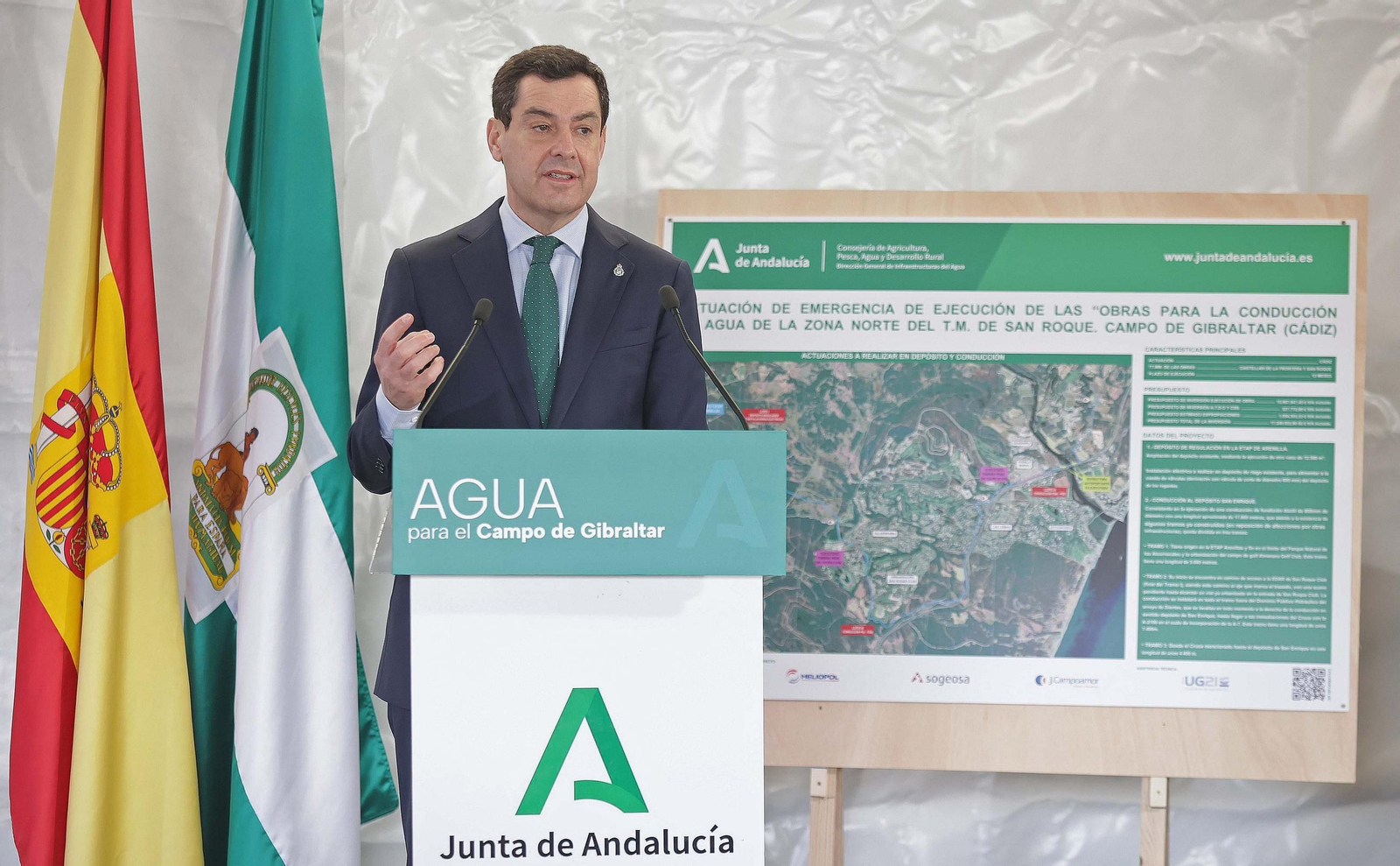 Juanma Moreno inaugura en Castellar la nueva tubería de agua para abastecer la zona norte de San Roque y el Valle del Guadiaro, en imágenes
